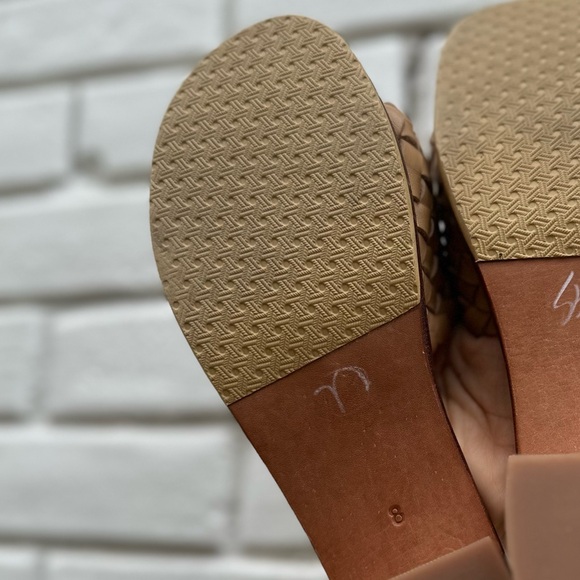 Liberte Santorini Woven Cream Leather Mule sandals w/2” heel size 8 - Picture 4 of 5